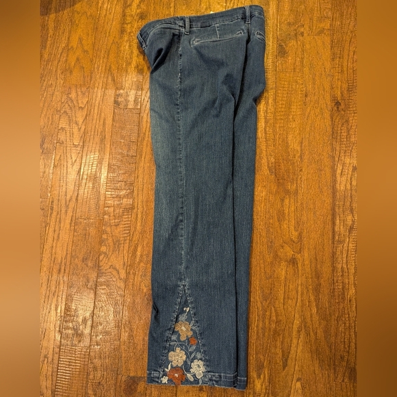 Chicos Wide Leg Floral Embroidered Blue Trouser Jeans Size 6 - Picture 9 of 14